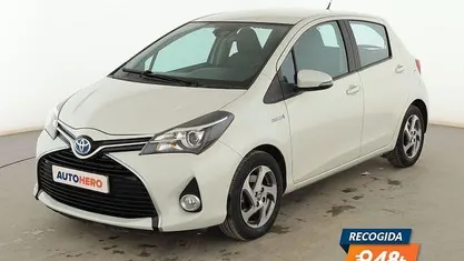 Usado Toyota Yaris Hybrid Active 101 CV (74 kW) 2017 Blanco Berlina