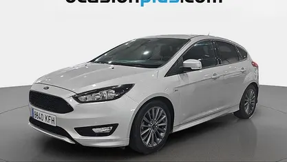 Gris plata Usado 2017 Ford Focus ST-Line Utilitario | 11.389 € (Precio justo)