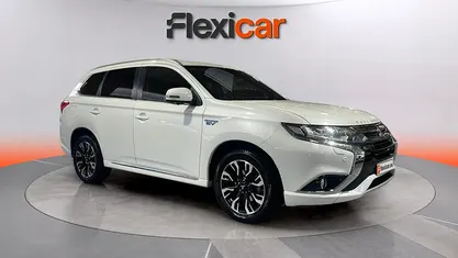 Usado Mitsubishi Outlander P-HEV 203 CV (149 kW) 2017 Blanco SUV