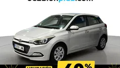 Gris plata Usado 2016 Hyundai i20 Utilitario | 8300 € (Precio justo)