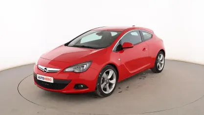 Usado Opel Astra GTC Sportive 140 CV (102 kW) 2016 Rojo Coupe