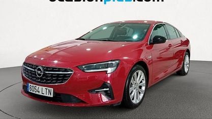 Używany Opel Insignia Business Elegance 122 KM (89 kW) 2021 Czerwony Sedan/Limuzyna