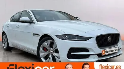 Usado Jaguar XE R-Sport 180 CV (132 kW) 2019 Blanco Berlina