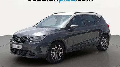 Usado Seat Arona Style 110 HP (80 kW) 2023 Cinzento SUV