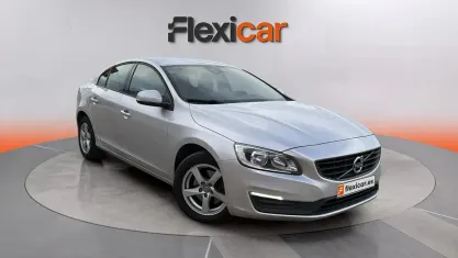 Usado Volvo S60 Momentum 120 HP (88 kW) 2016 Cinzento Sedan