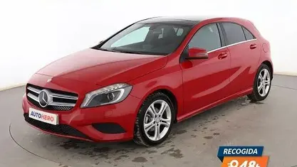 Begagnad Mercedes A180 Urban 110 HK (80 kW) 2014 Röd Sedan