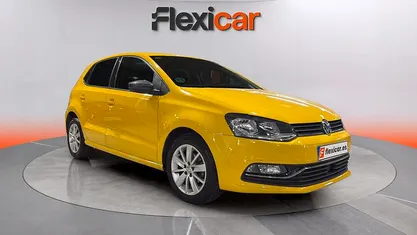 Usado VW Polo Advance 90 CV (66 kW) 2017 Amarillo Utilitario