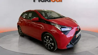 Usado Toyota Aygo X-cite 72 CV (52 kW) 2018 Rojo Utilitario