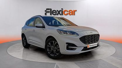 Usado Ford Kuga ST-Line 150 HP (110 kW) 2023 Branco SUV