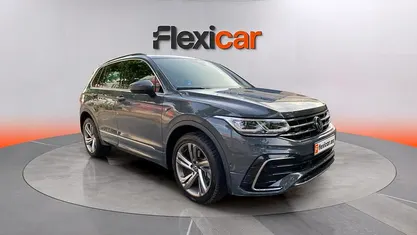 Käytetty VW Tiguan R-line 245 HP (180 kW) 2022 Harmaa Katumaasturi