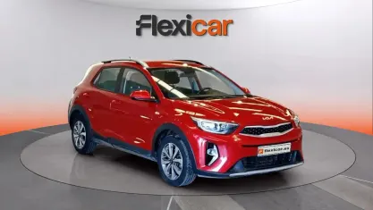 Usado Kia Stonic 101 CV (74 kW) 2022 Burdeos SUV