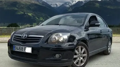 Usado Toyota Avensis Sol 126 HP (92 kW) 2007 Preto Sedan