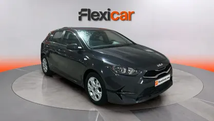 Usado Kia Ceed 136 CV (100 kW) 2023 Gris Utilitario