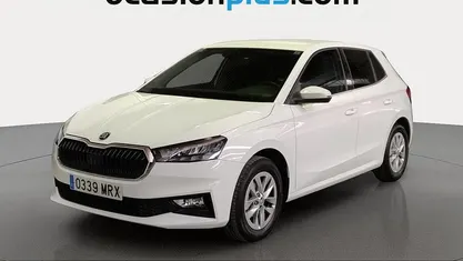 Usado Skoda Fabia Selection 95 CV (69 kW) 2024 Blanco Utilitario