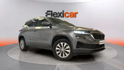Usado Skoda Karoq Selection 150 CV (110 kW) 2024 Gris SUV