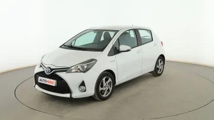 Käytetty Toyota Yaris Hybrid Active 101 HP (74 kW) 2015 Valkoinen Sedan