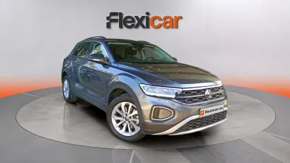 Usado VW T-Roc Life 150 CV (110 kW) 2023 Gris SUV