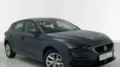Usado Seat Leon Style 116 CV (85 kW) 2024 Gris Berlina