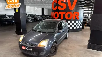 Usado Ford Fiesta Trend 70 CV (51 kW) 2008 Gris / plata Utilitario