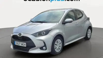 Usado Mazda 2 116 CV (85 kW) 2023 Gris plata Utilitario