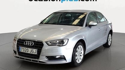 Usado Audi A3 110 CV (80 kW) 2015 Gris plata Berlina