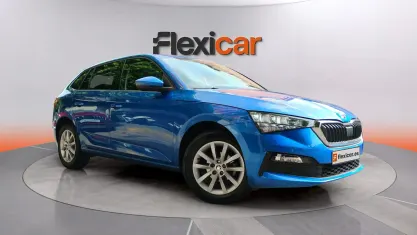 Usado Skoda Scala Ambition 95 CV (69 kW) 2021 Azul Utilitario