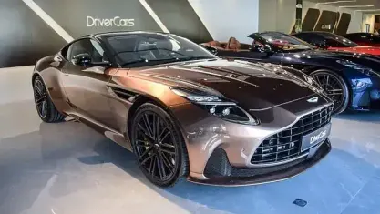 Nuevo Aston Martin DB12 680 CV (500 kW) 2026 Gris / plata Coupe