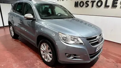 Begagnad VW Tiguan 140 HK (102 kW) 2008 Grå SUV