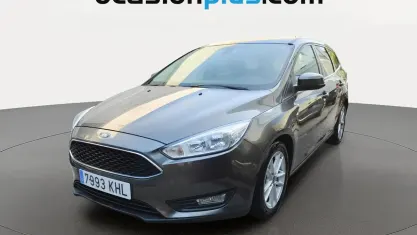 Usado Ford Focus Trend+ 125 CV (91 kW) 2018 Gris Monovolumen