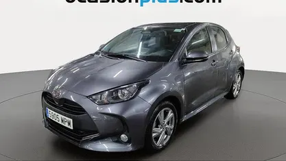 Usado Toyota Yaris Hybrid Active 116 CV (85 kW) 2024 Gris Utilitario