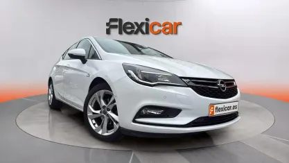 Usado Opel Astra Dynamic 110 HP (80 kW) 2018 Branco Sedan