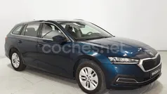 Azul Usado 2024 Skoda Octavia Ambition Familiar | 25.600 € (Precio justo)