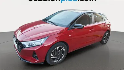 Usado Hyundai i20 100 CV (73 kW) 2021 Rojo Utilitario