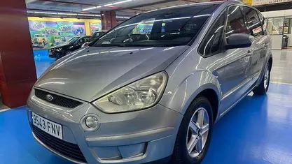 Usado Ford S-MAX Trend 140 CV (102 kW) 2007 Gris Monovolumen