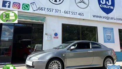 Usado Alfa Romeo GT Distinctive 165 CV (121 kW) 2005 Gris / plata Coupe