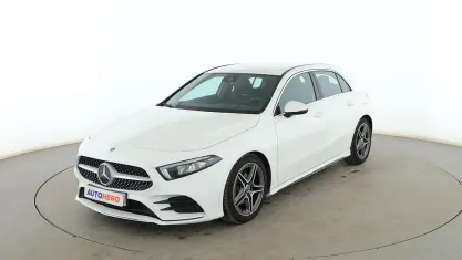 Usado Mercedes A180 AMG line 136 CV (100 kW) 2019 Blanco Berlina