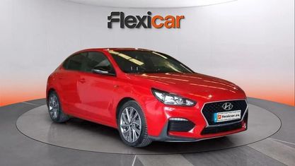 Usado Hyundai i30 N Line 120 CV (88 kW) 2021 Rojo Berlina