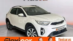 Blanco Usado 2023 Kia Stonic SUV | 15.240 € (Precio justo)