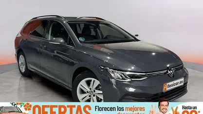 Usado VW Golf VIII Life 131 CV (96 kW) 2024 Gris Familiar