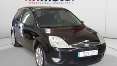 Rojo Usado 2004 Ford Fiesta Trend Utilitario | 2990 € (Precio justo)