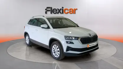 Usado Skoda Karoq Ambition 150 CV (110 kW) 2022 Blanco SUV
