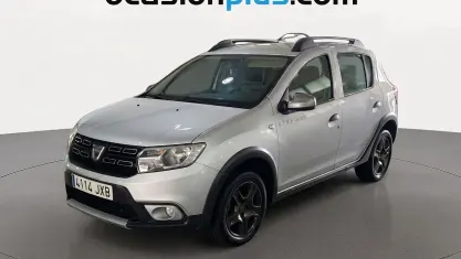 Usado Dacia Sandero Stepway 90 CV (66 kW) 2017 Gris Utilitario