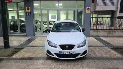 Usado Seat Ibiza Reference 86 CV (63 kW) 2010 Blanco Utilitario