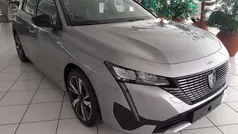 Gris Usado 2023 Peugeot 308 Allure Utilitario | 22.000 € (Precio justo)