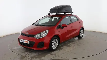 Usado Kia Rio 85 CV (62 kW) 2017 Rojo Berlina