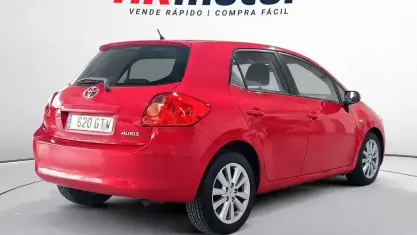 Używany Toyota Auris Active 126 KM (92 kW) 2010 Czerwony Hatchback