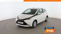 Usado 2015 Toyota Aygo X-play Utilitario | 8699 € (Precio justo)