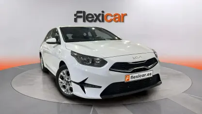 Usado Kia Ceed 136 CV (100 kW) 2023 Blanco Utilitario