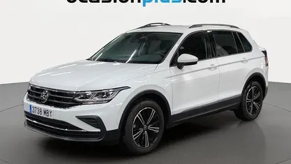 Käytetty VW Tiguan Life 150 HP (110 kW) 2022 Valkoinen Katumaasturi
