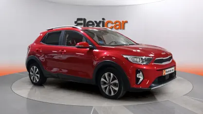 Usado Kia Stonic 120 CV (88 kW) 2022 Rojo SUV